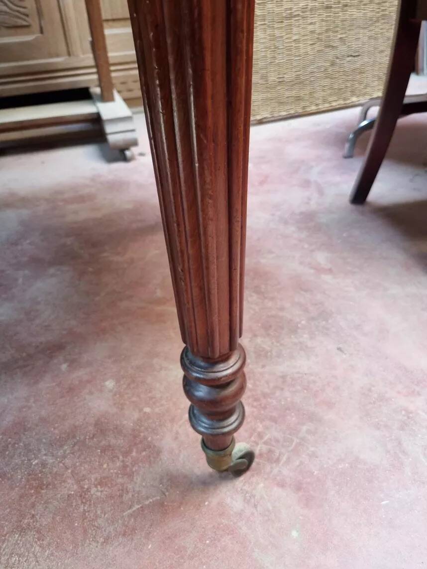 Round mahogany table - Early 20th century