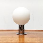 Lampe de table en chrome et verre de l'ère spatiale du milieu du siècle