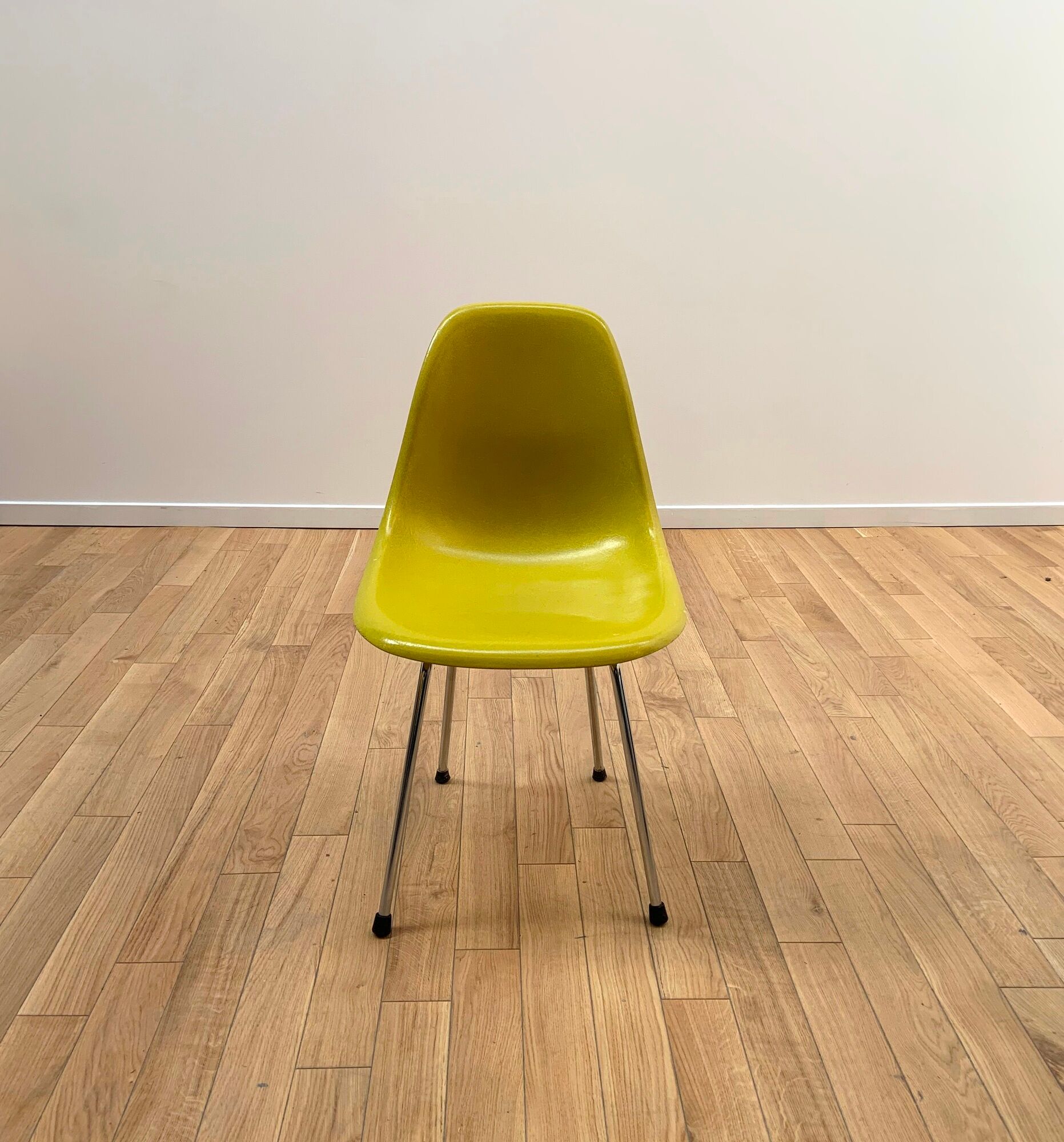 DSX chair by Charles & Ray Eames, Herman Miller for International Furniture
