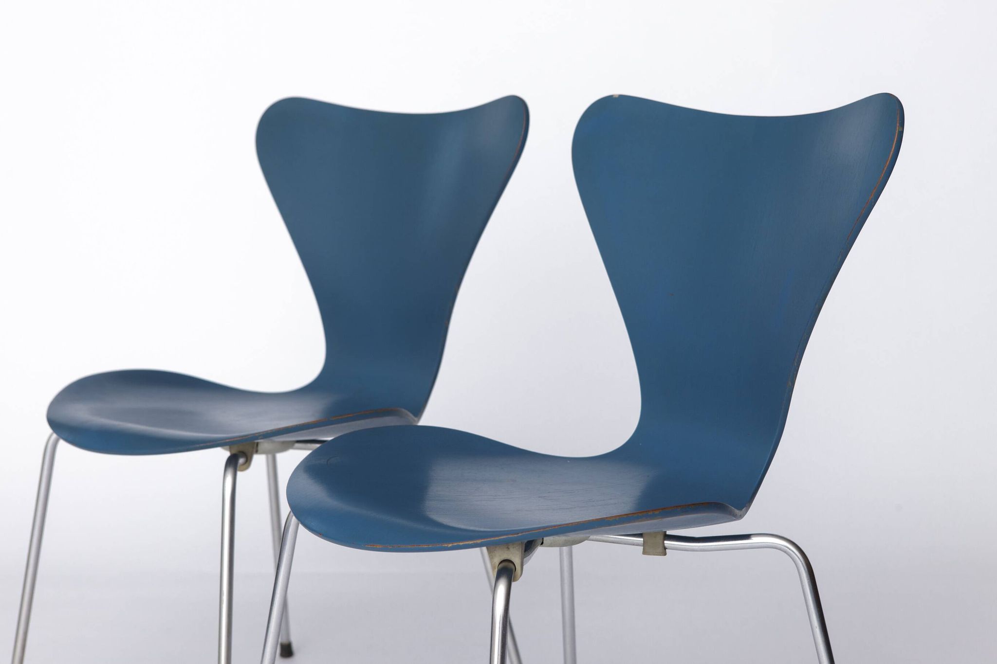 2 Arne Jacobsen Series 7 Chairs – Model 3107 – Fritz Hansen Vintage 1950s