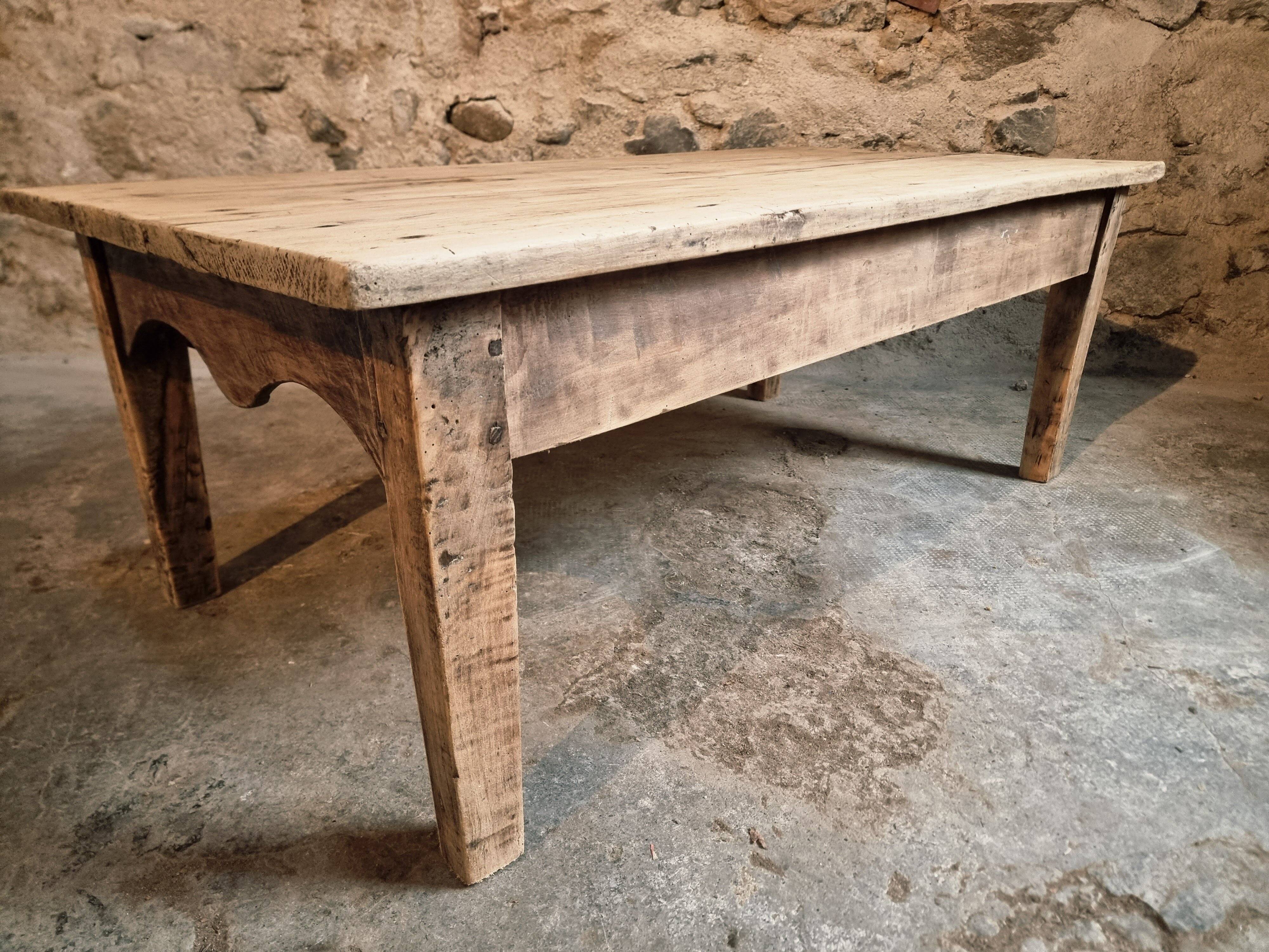 Antique French coffee table in pine with an oak skirt (18th–19th century)