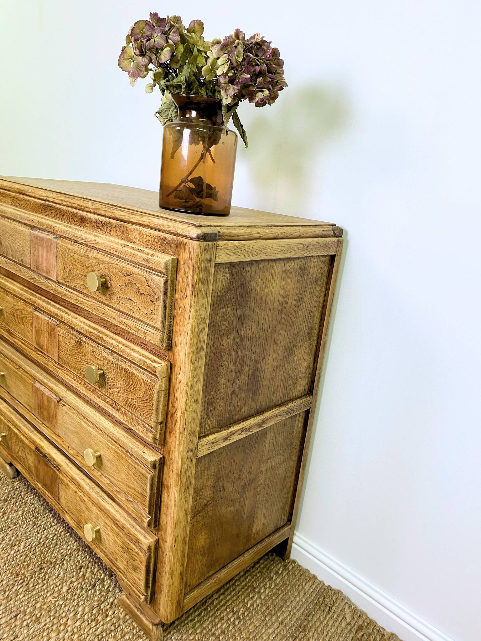 Commode en chêne massif