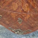 Commode De Style Louix XV En Marqueterie