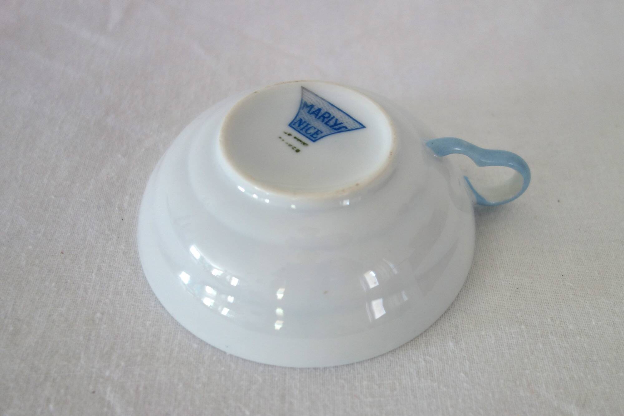 5 vintage flower pattern cups and saucers