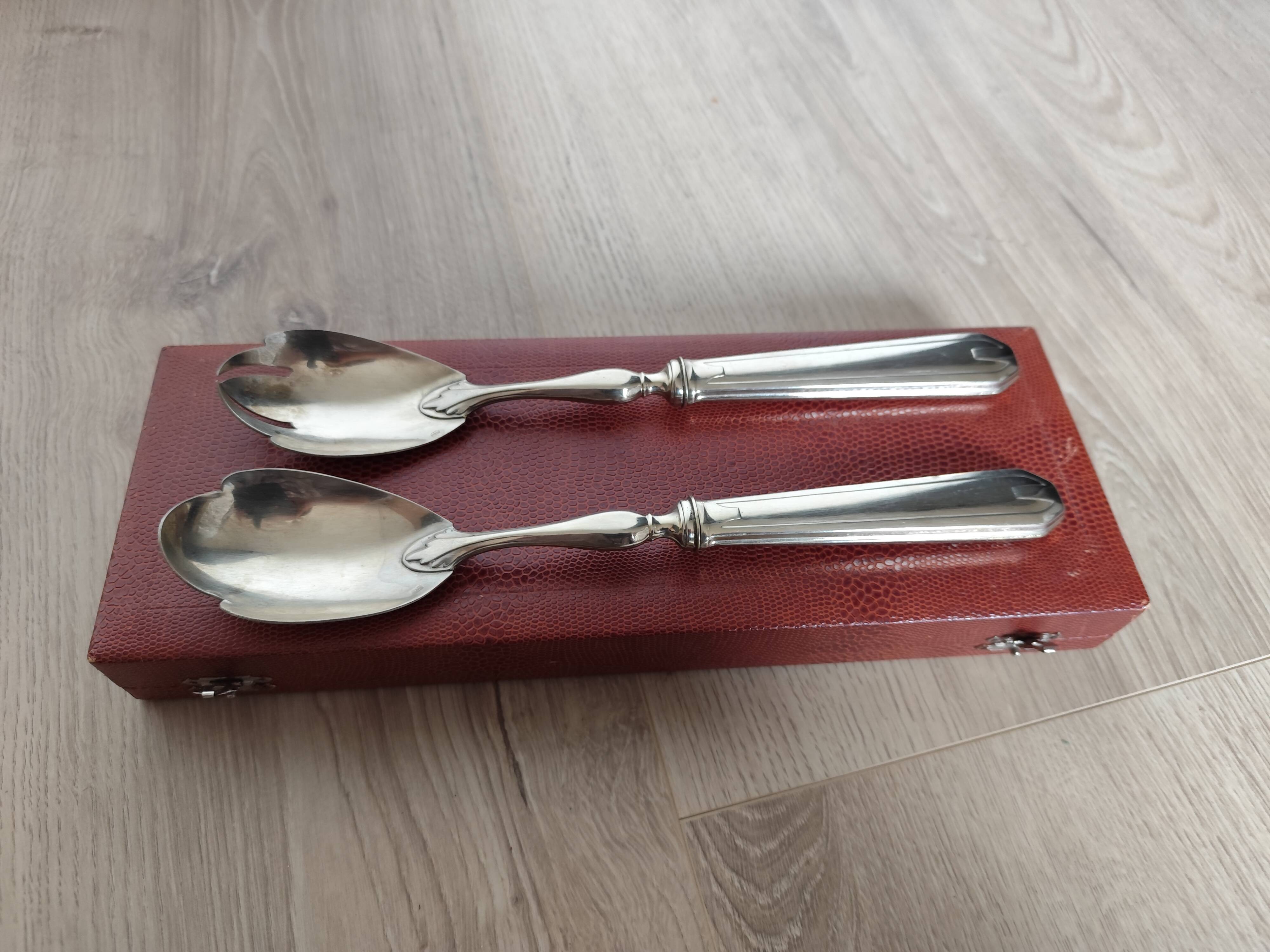 Silver-plated metal salad serving spoons in their vintage case