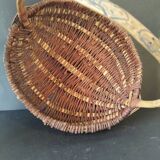 Basket of popular art in wicker – Handle carved with snakes – 20th century