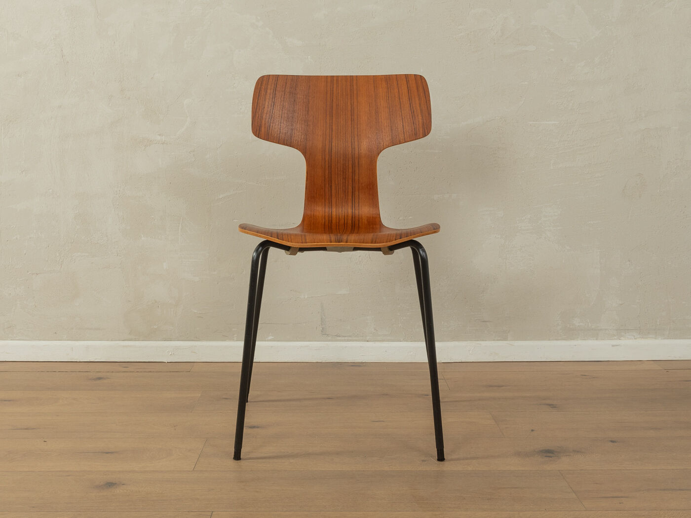 3103 Hammer chairs, Arne Jacobsen
