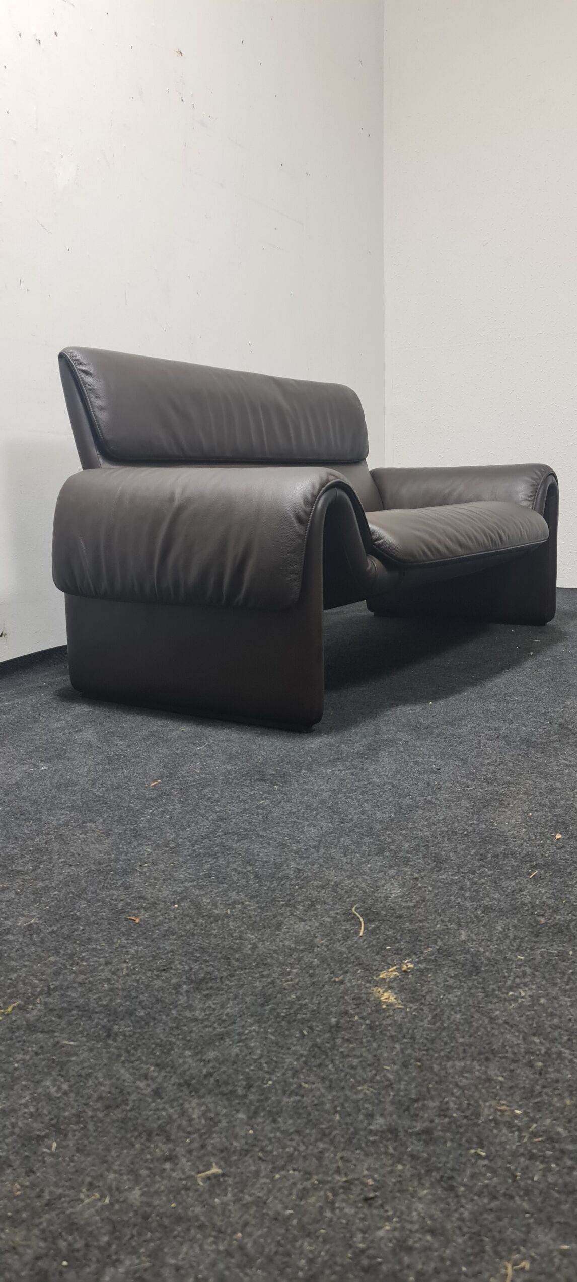 Vintage Swiss 2 seater leather sofa by De Sede model DS 2011