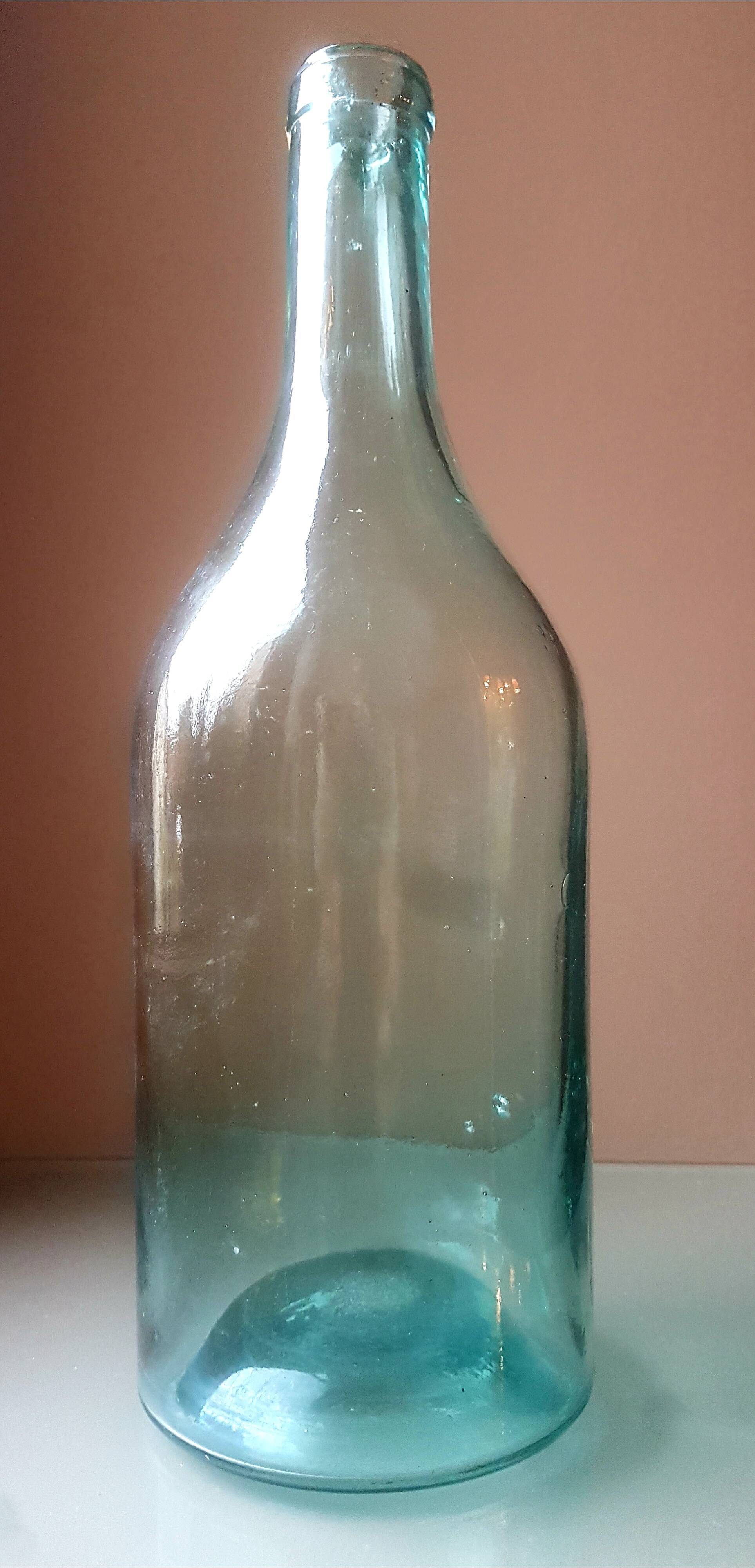 Blown glass bottle