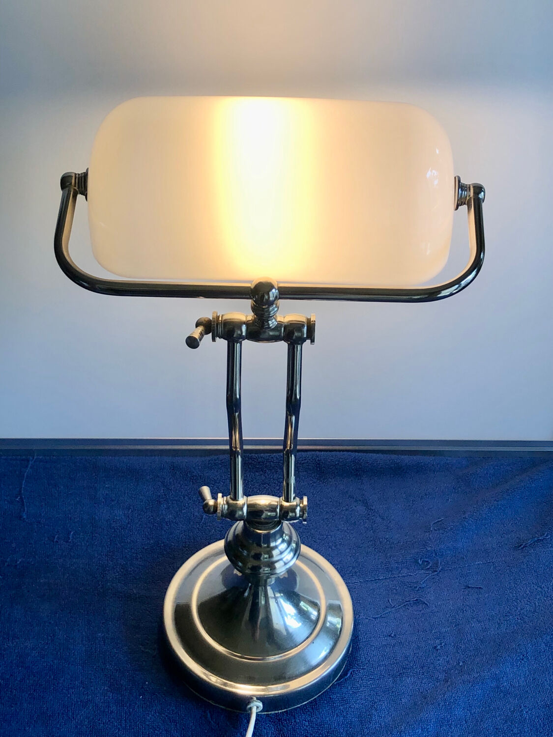 Banker lamp pharmacy avocado