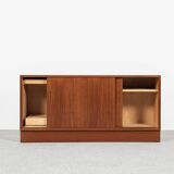 Midcentury Danish lowboard in teak with 2 sliding doors by Hundevad 1960s - 138cm