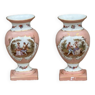 Paire de vases en porcelaine