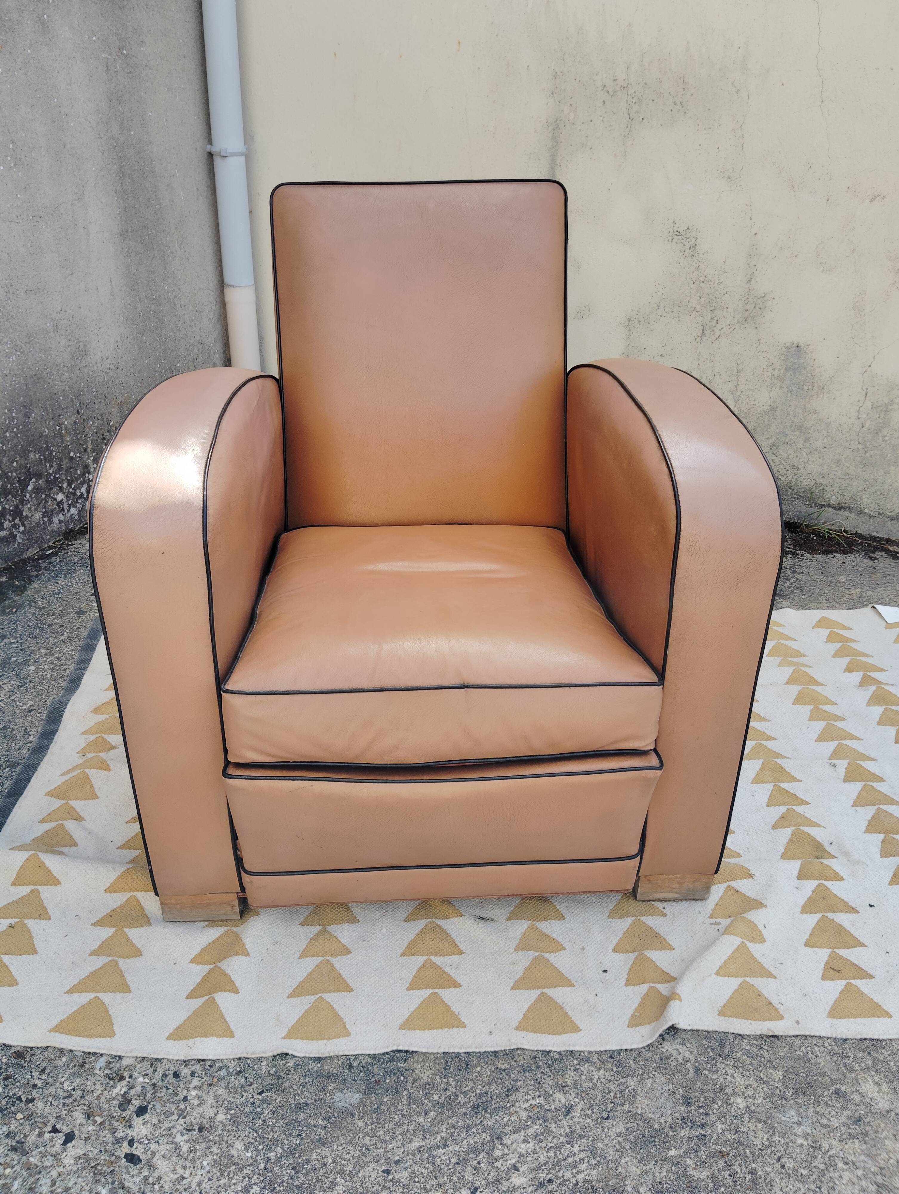 Club chair in imitation leather
