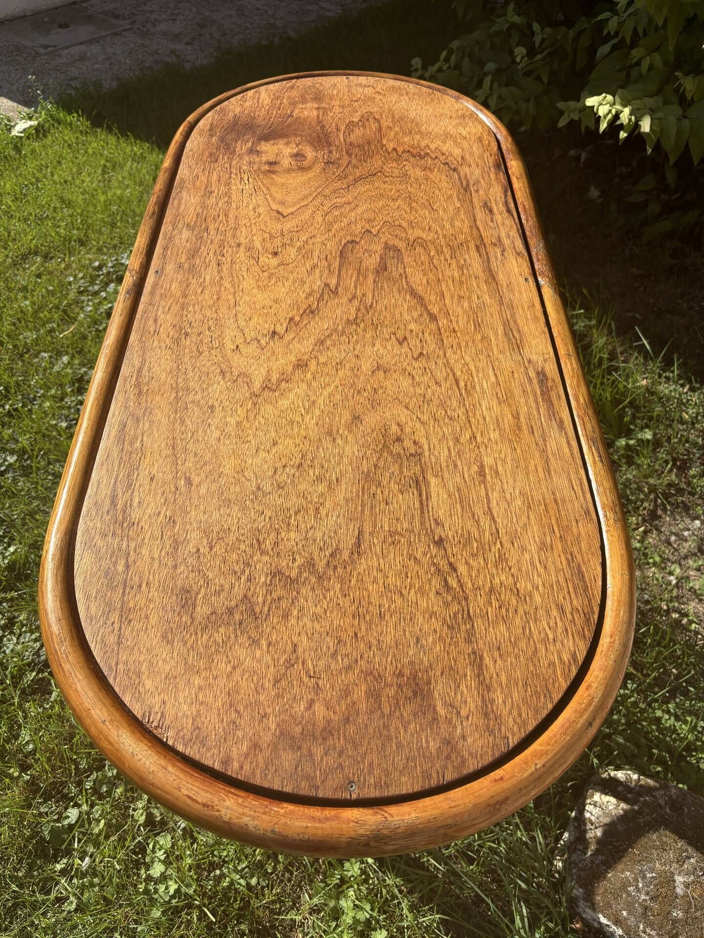 Table ovale en rotin