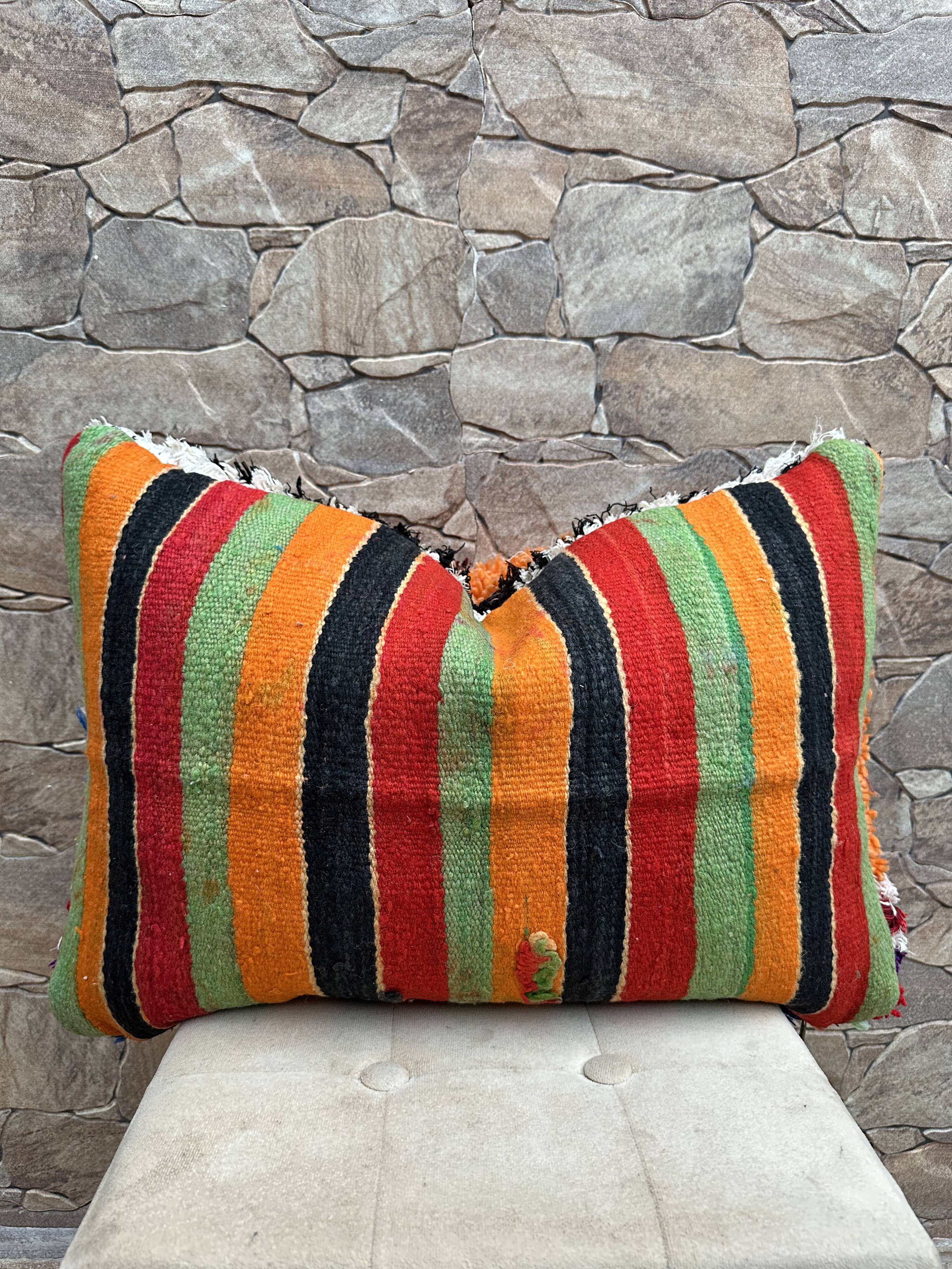 Vintage Berber Kilim cushion cover: Moroccan wool cushion