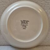 Hollow round dish impressionist décor by Javier Mariscal