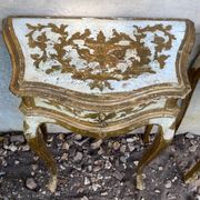 Paires de chevets florentins en bois doré