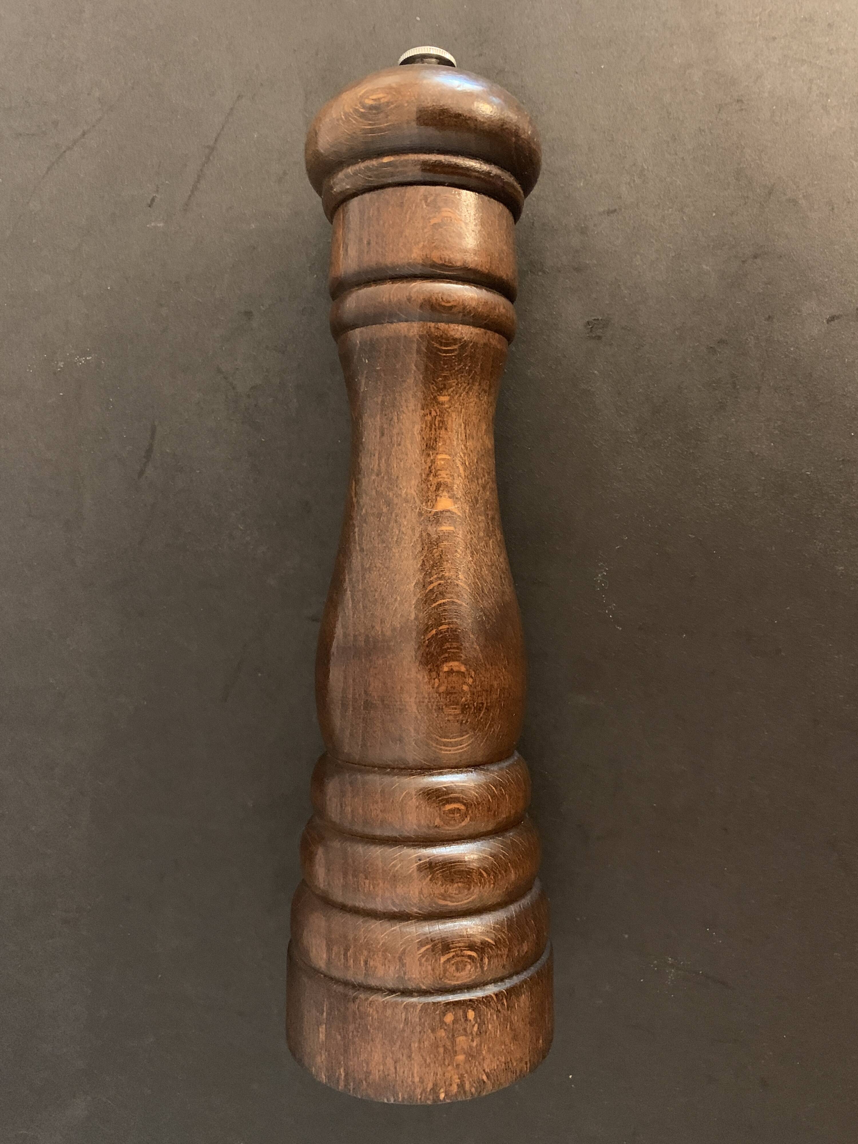 Pepper or pepper mill in wood Peugeot Frères Lion, height 26 cm