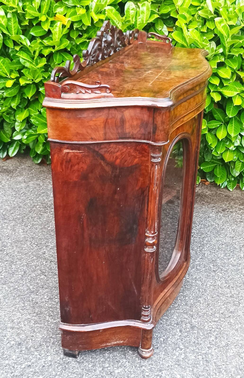 Napoleon III period display cabinet in rosewood.