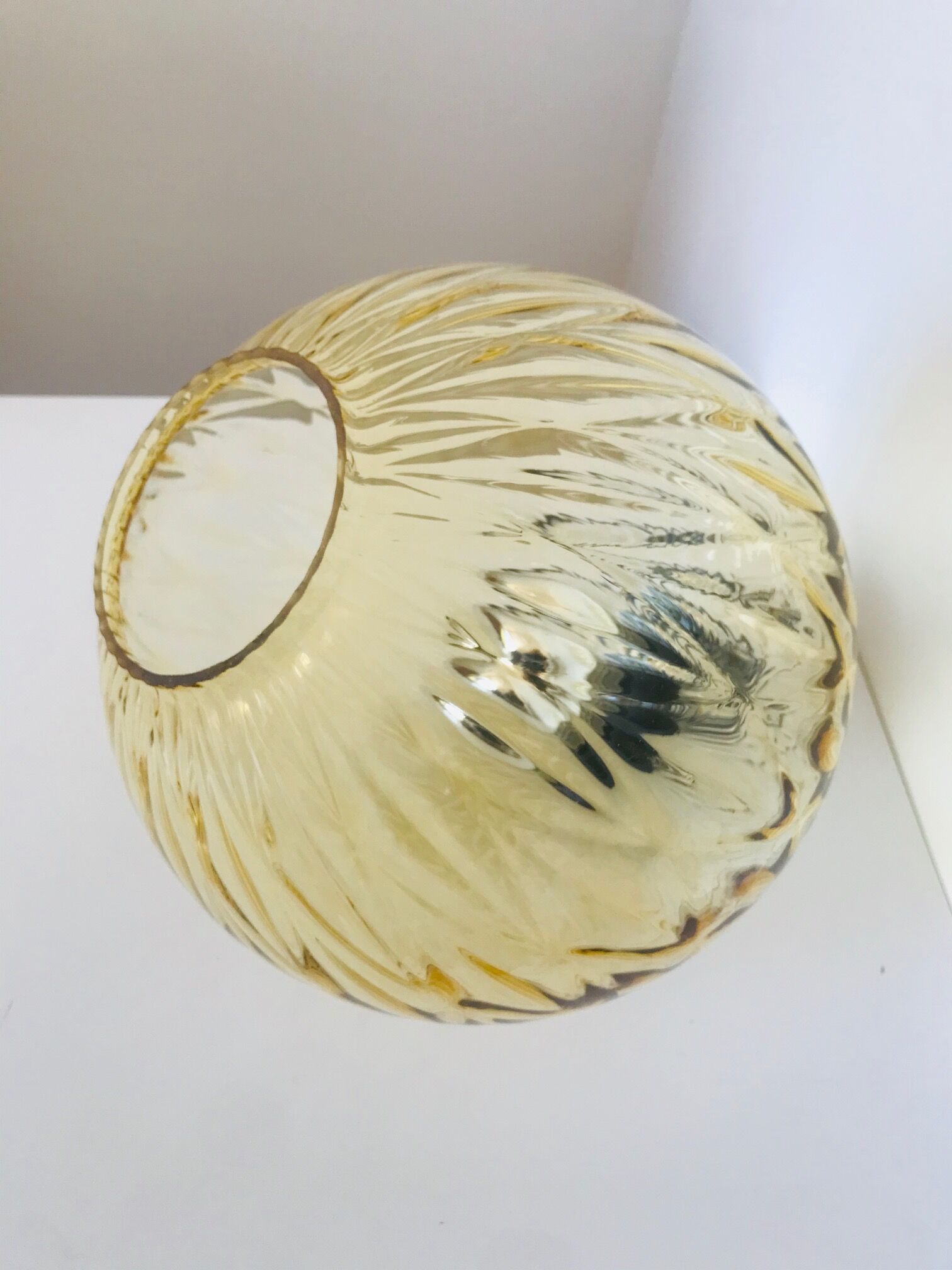 Chiseled glass hanging lamp