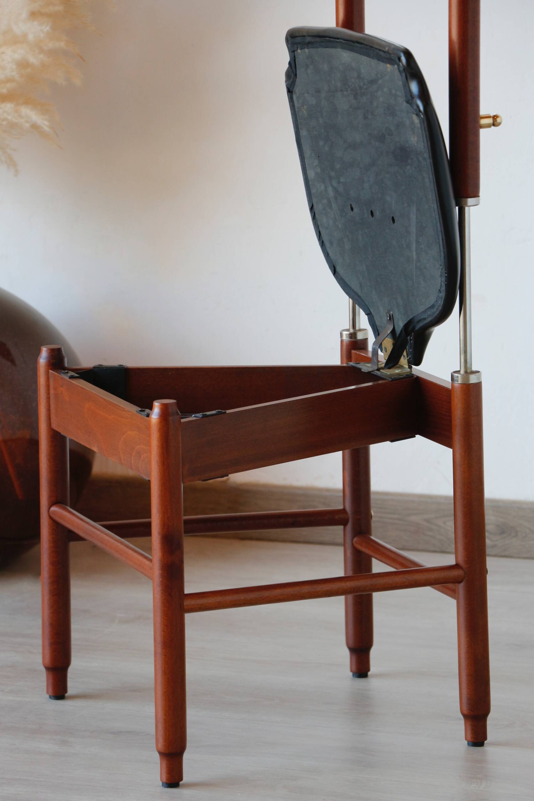 Fratelli Reguitti valet – Vintage Italian chair