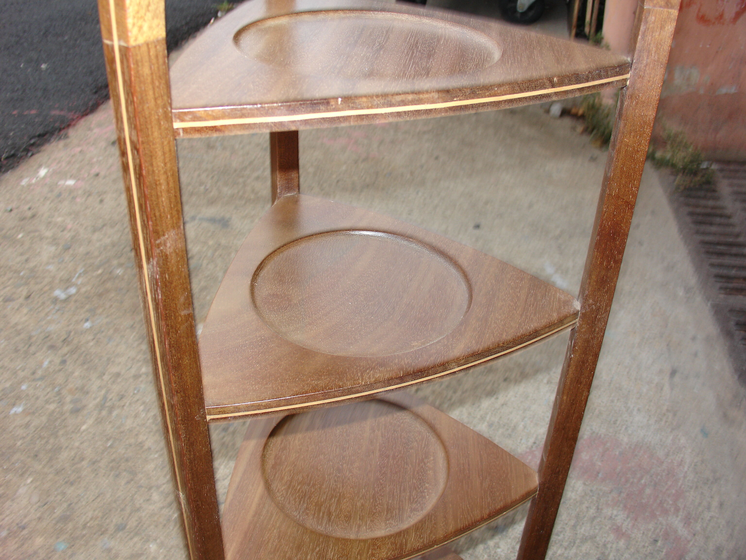 Small cake stand in solid Cuban mahogany and lemonwood inlay, circa 1900