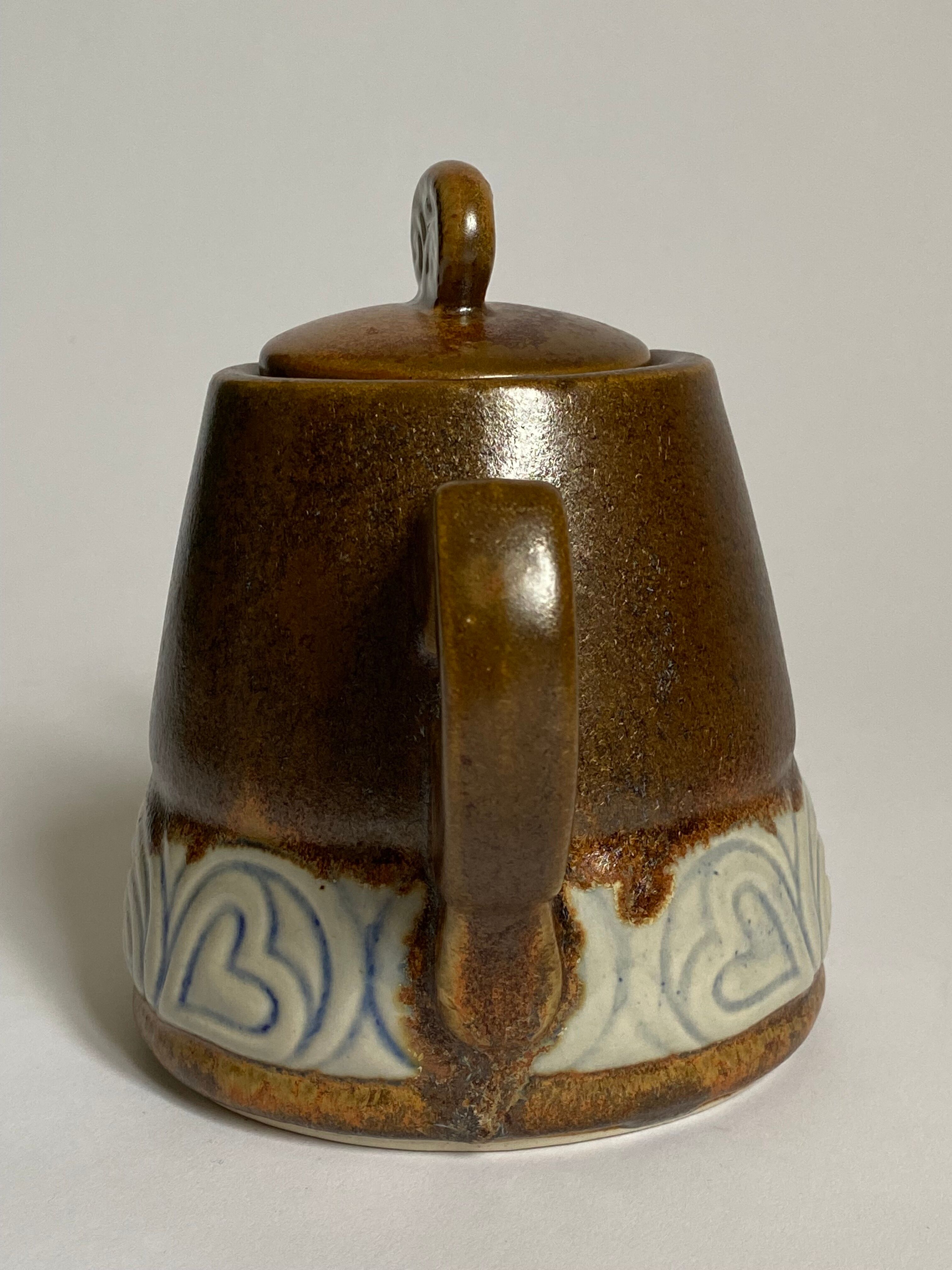 Theiere and milk jar thereof