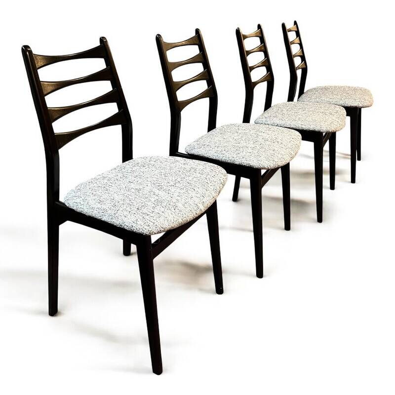 Série de 4 chaises en bois laqué noir, 1960