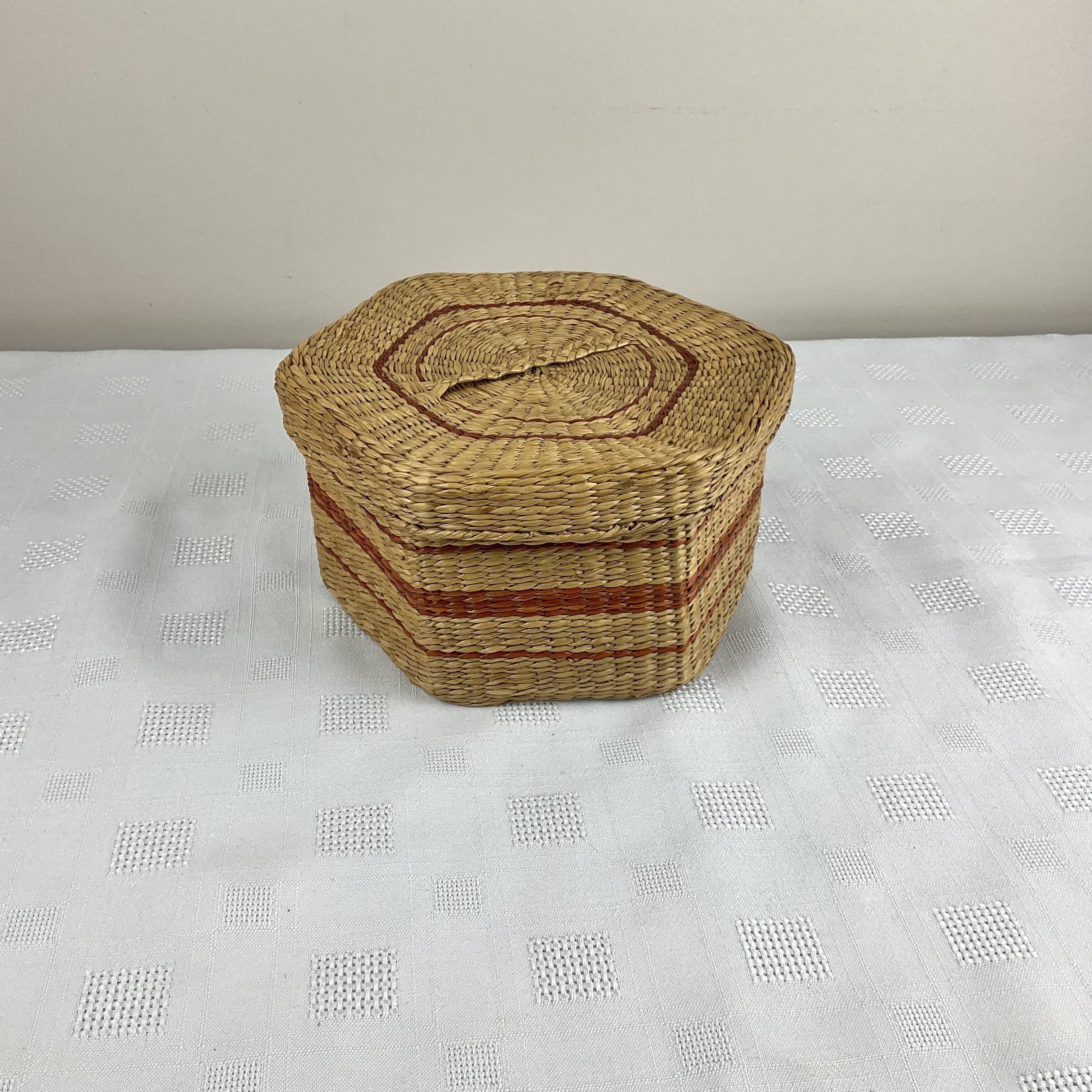 Vintage wicker box/basket