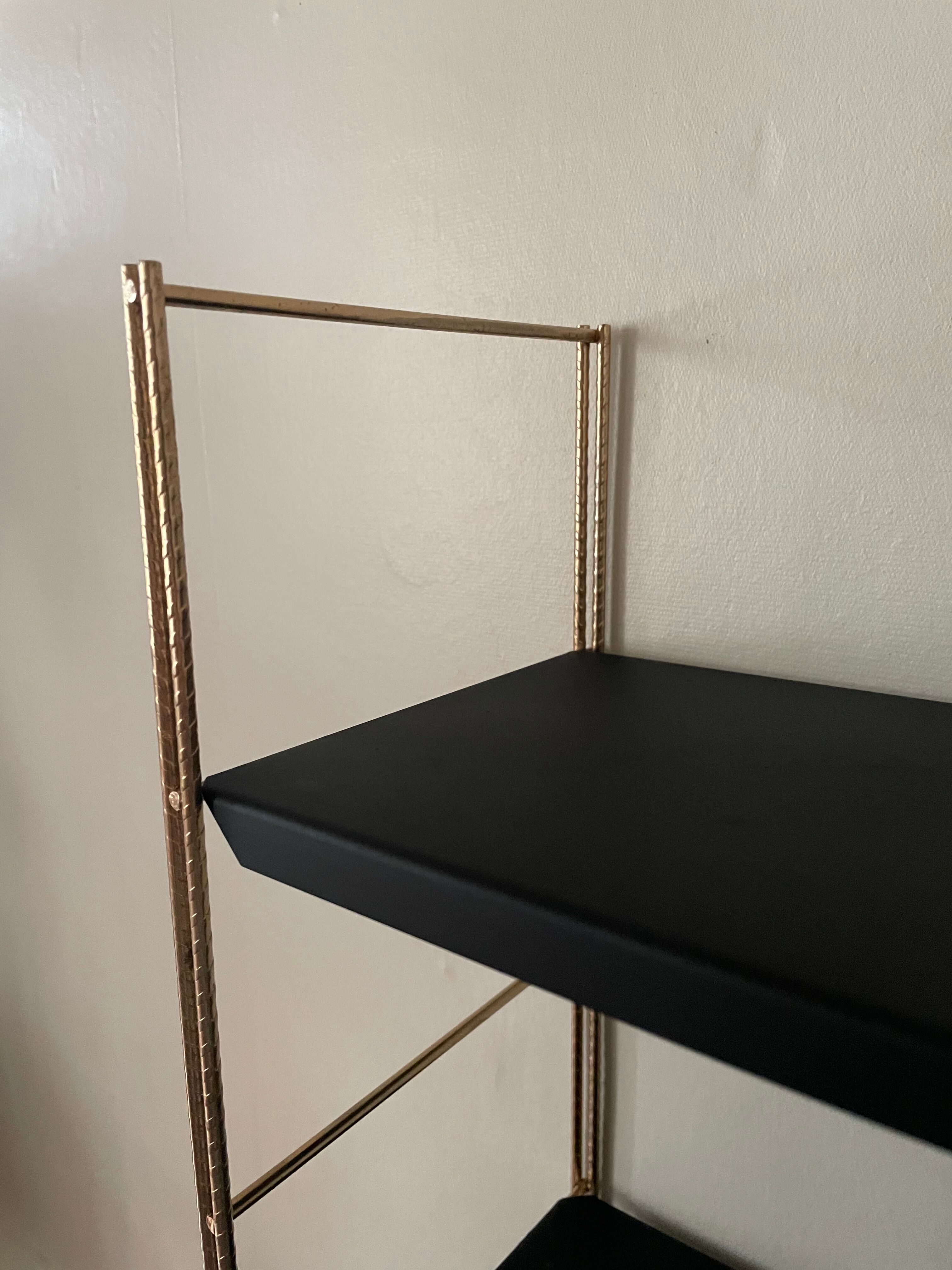 Wall shelf 60s tomado style