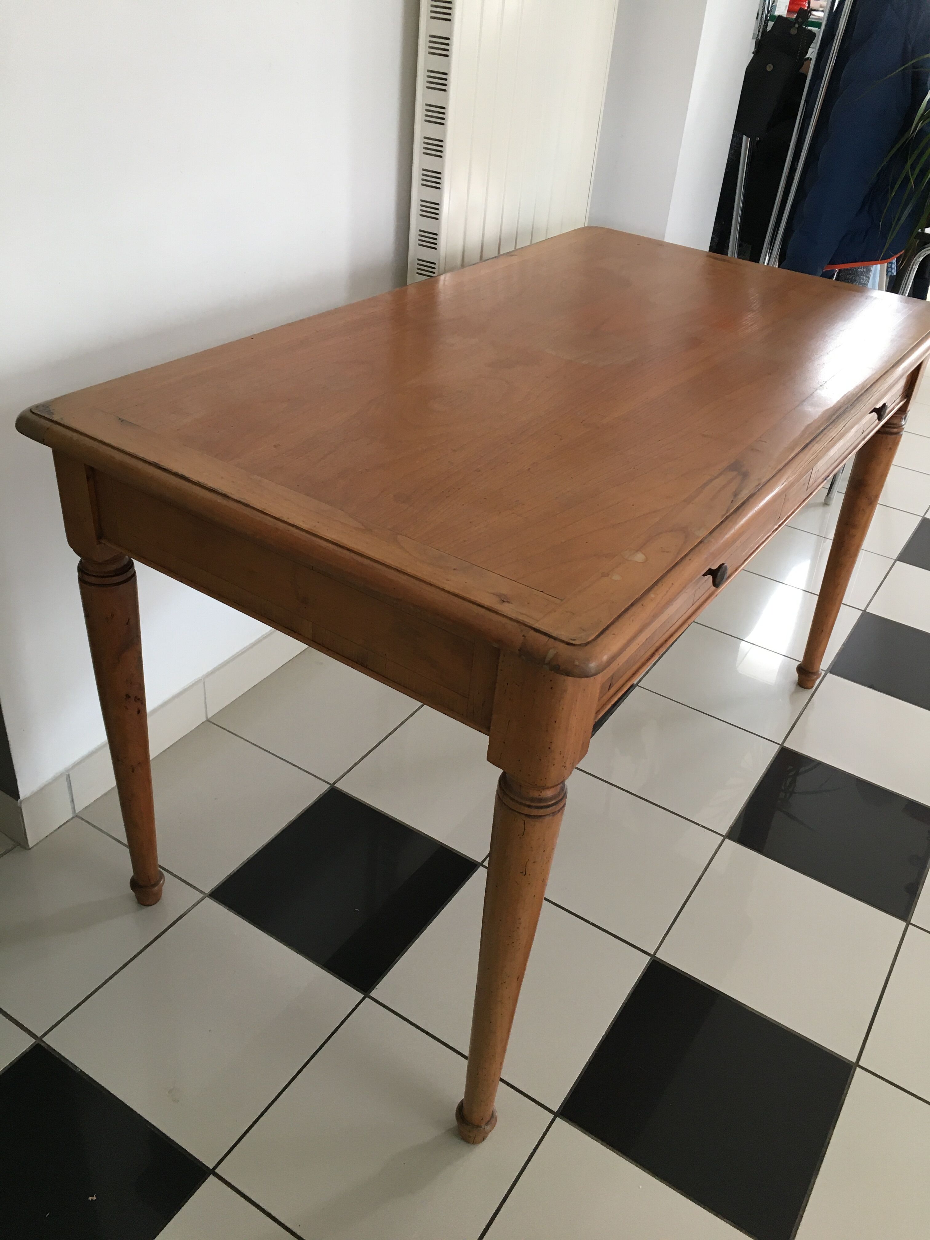 Wooden desk 2 drawers
