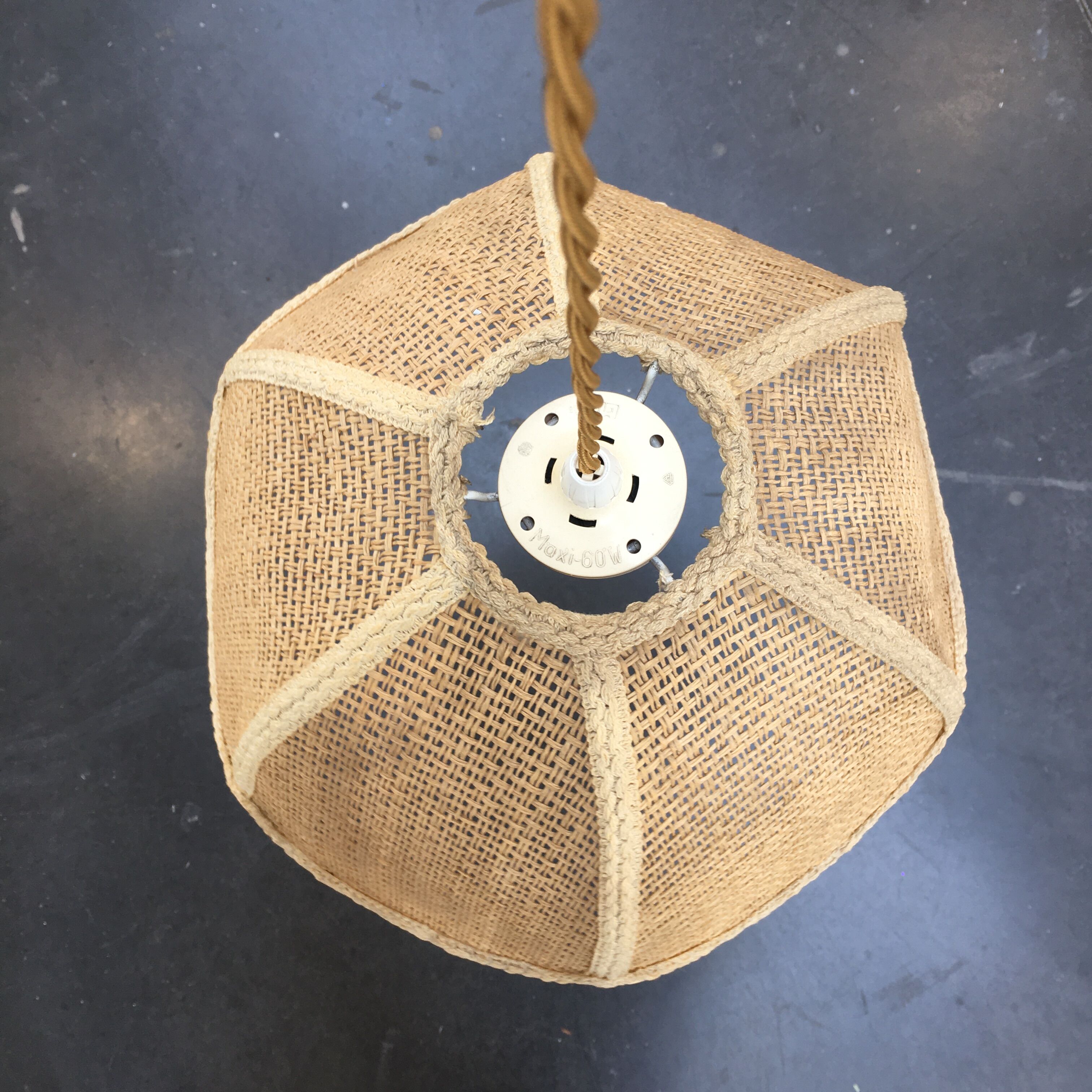 Vintage suspension in natural fibers