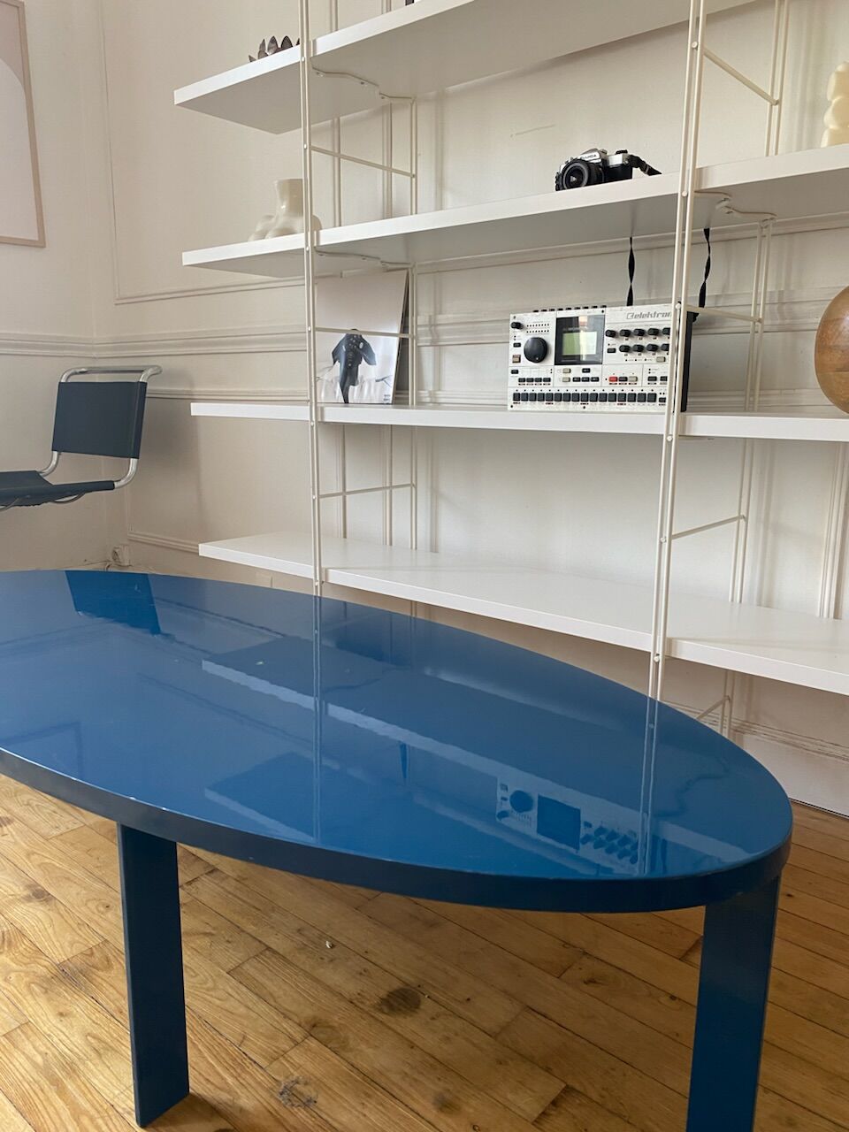 Oval coffee table in blue lacquered wood