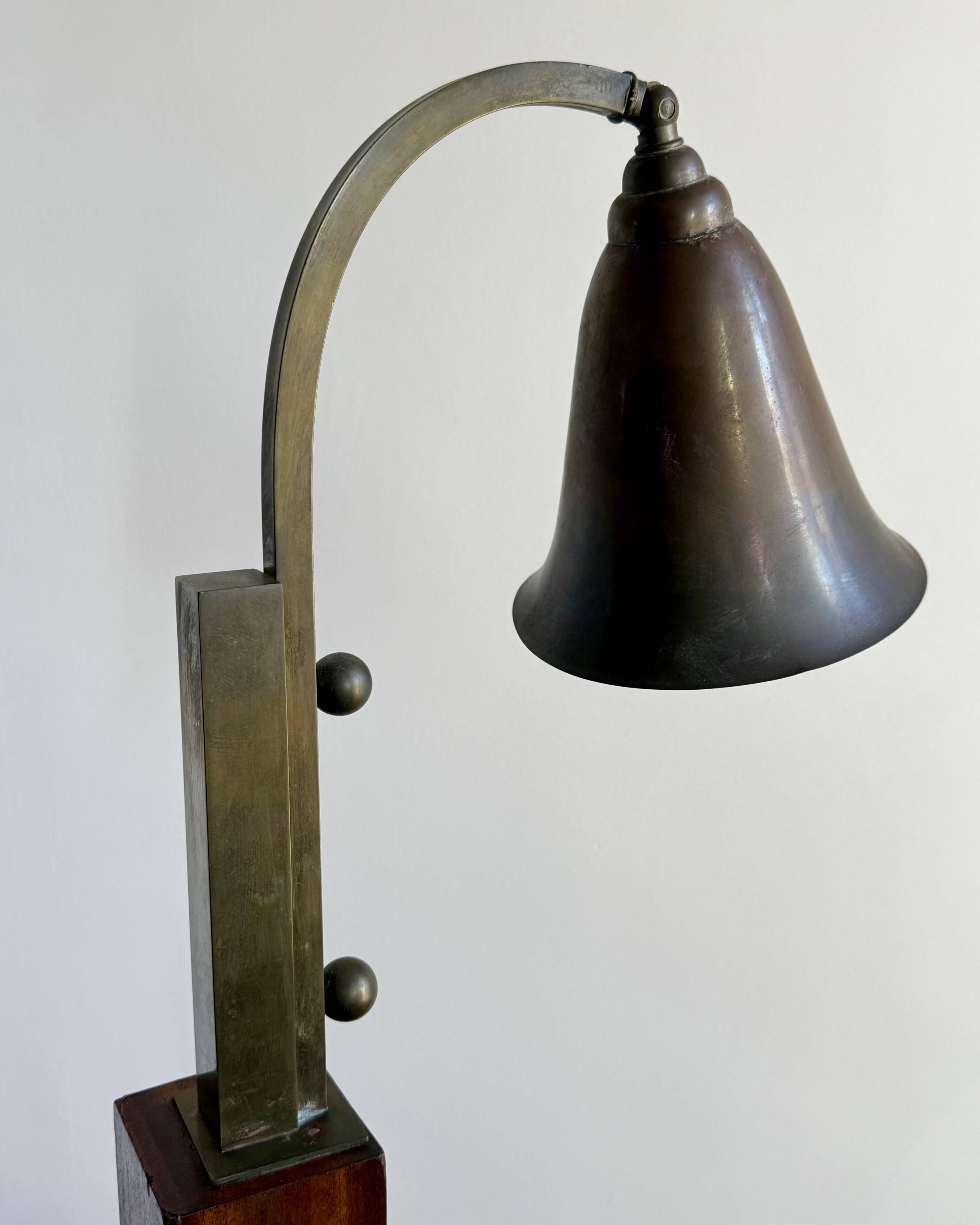Art Deco table lamp in wood and brass