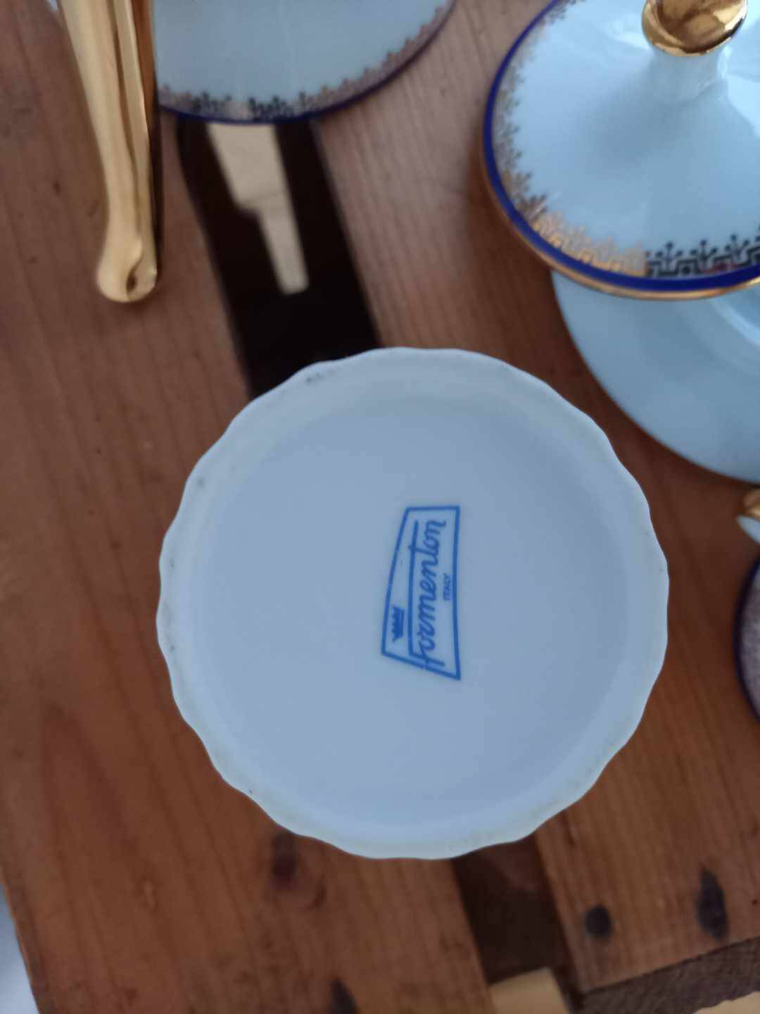Coffee pot, sugar pot, 1 cup and saucer.