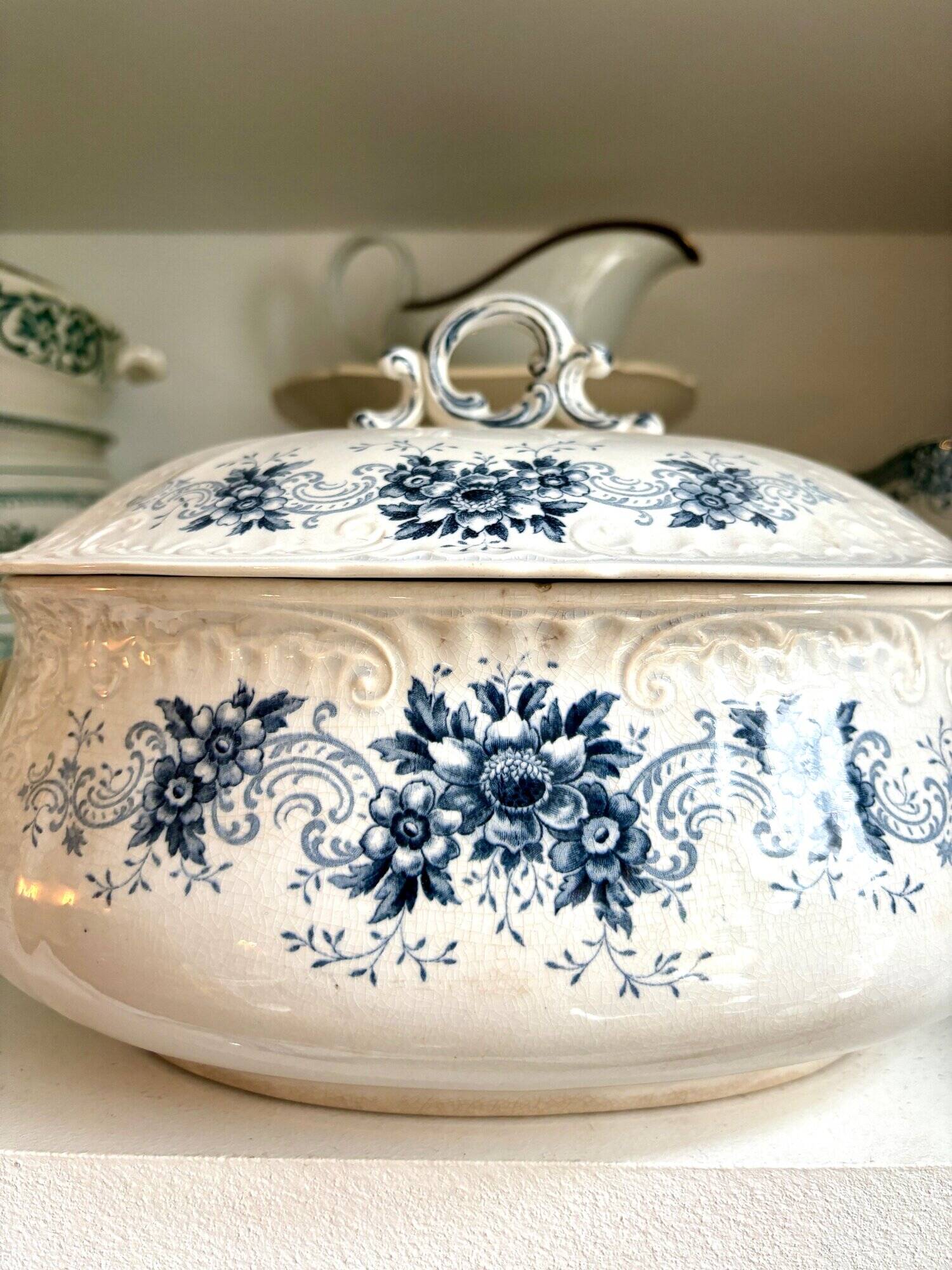 Sarreguemines tureen in iron clay, “Aida” service