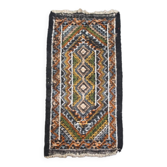 Tapis coloré noué à la main avec motif – 108 x 50 cm