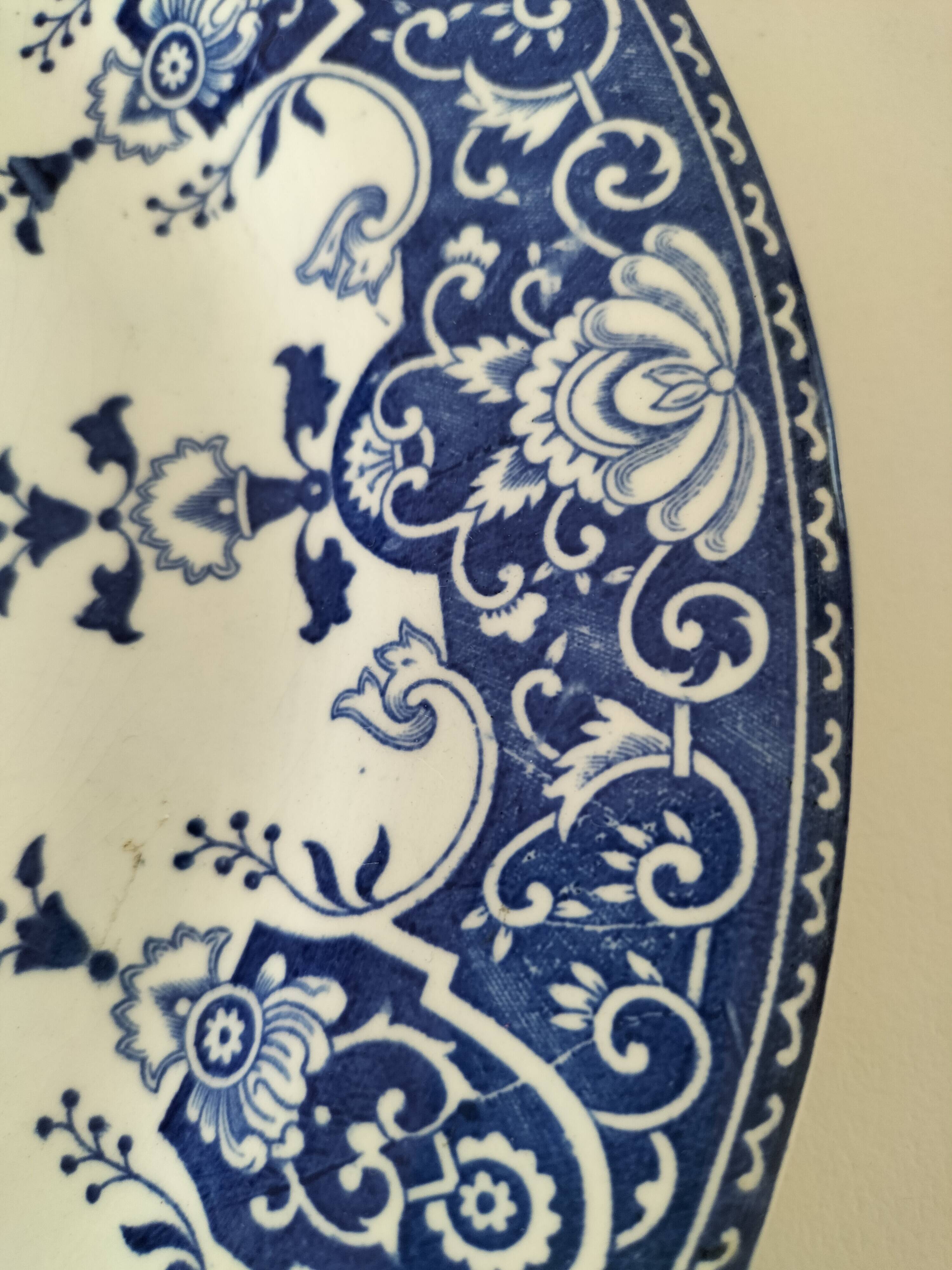 Antique Gien plate – Decor inspired by the Manufacture de Lille 17-18th century