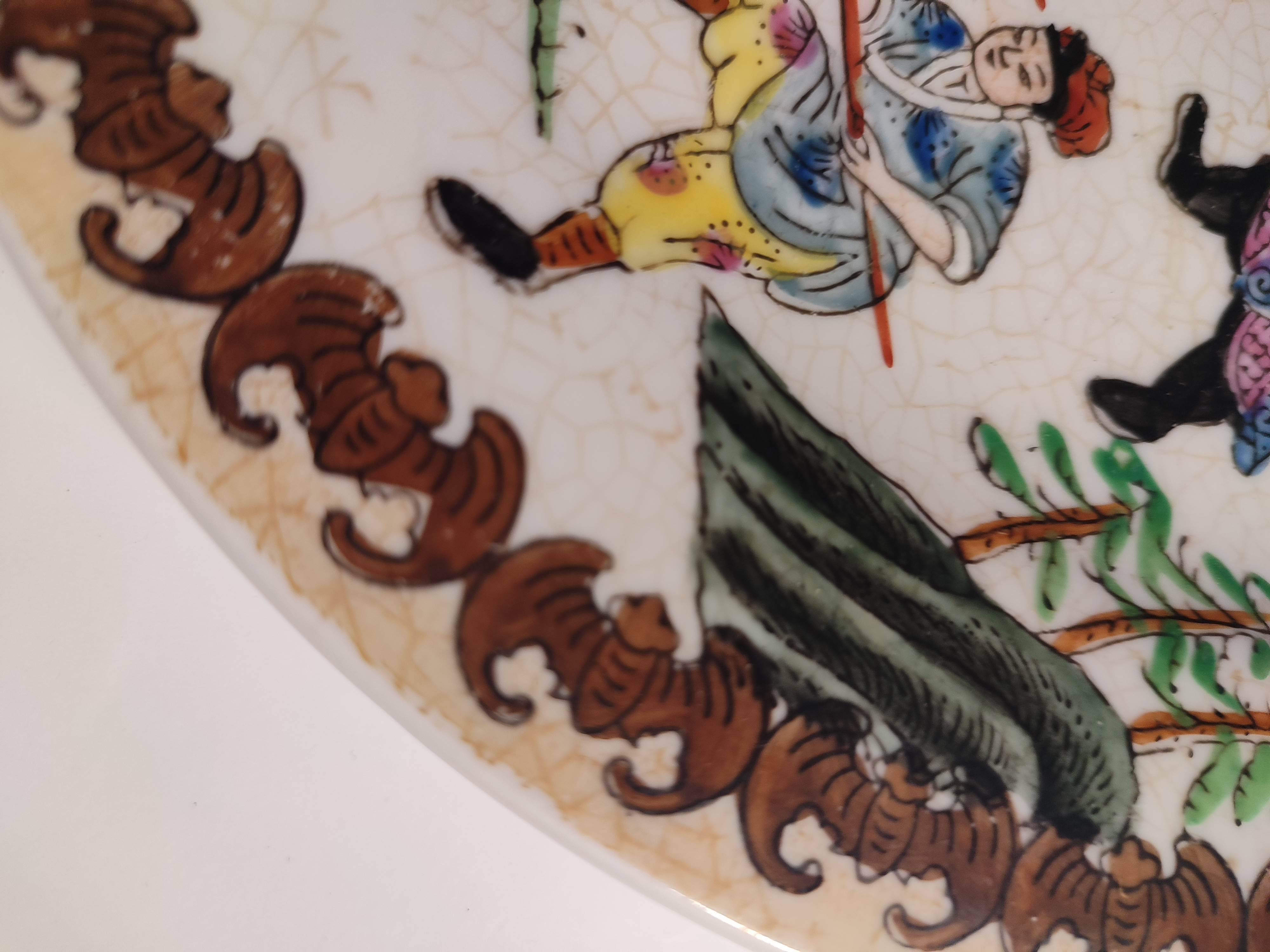 Vintage plate signed with Asian decor in earthenware 26cm