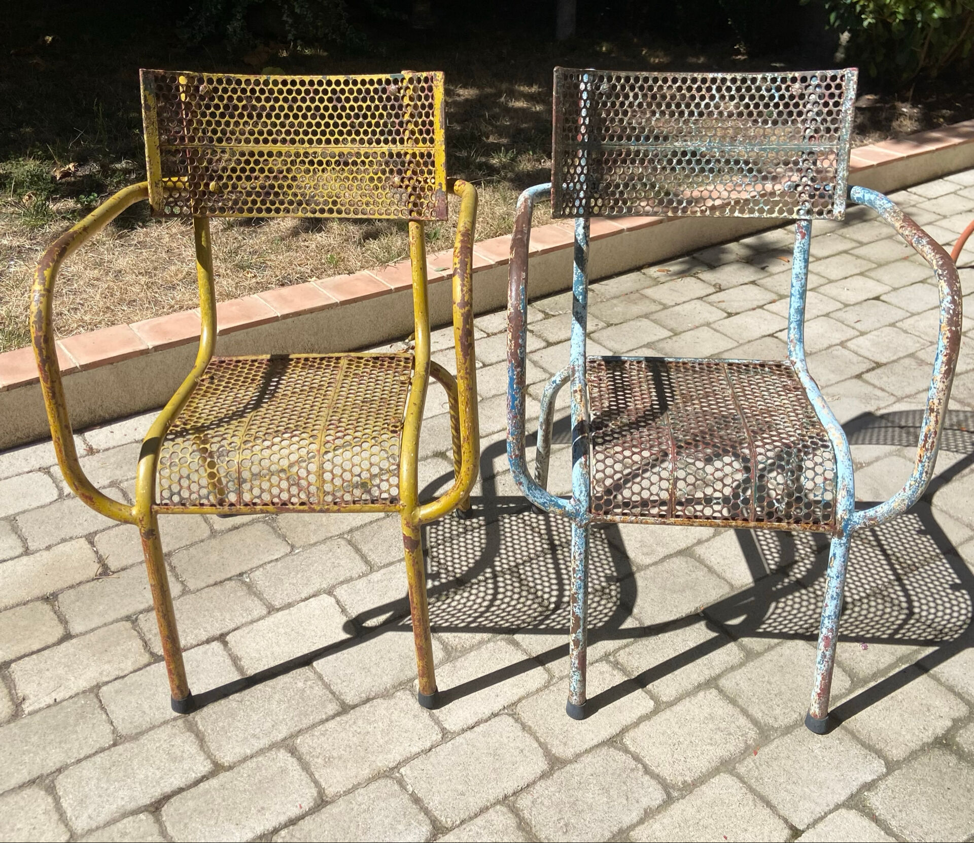Ensemble René Malaval modèle Radar – table - 2 fauteuils – années 1950