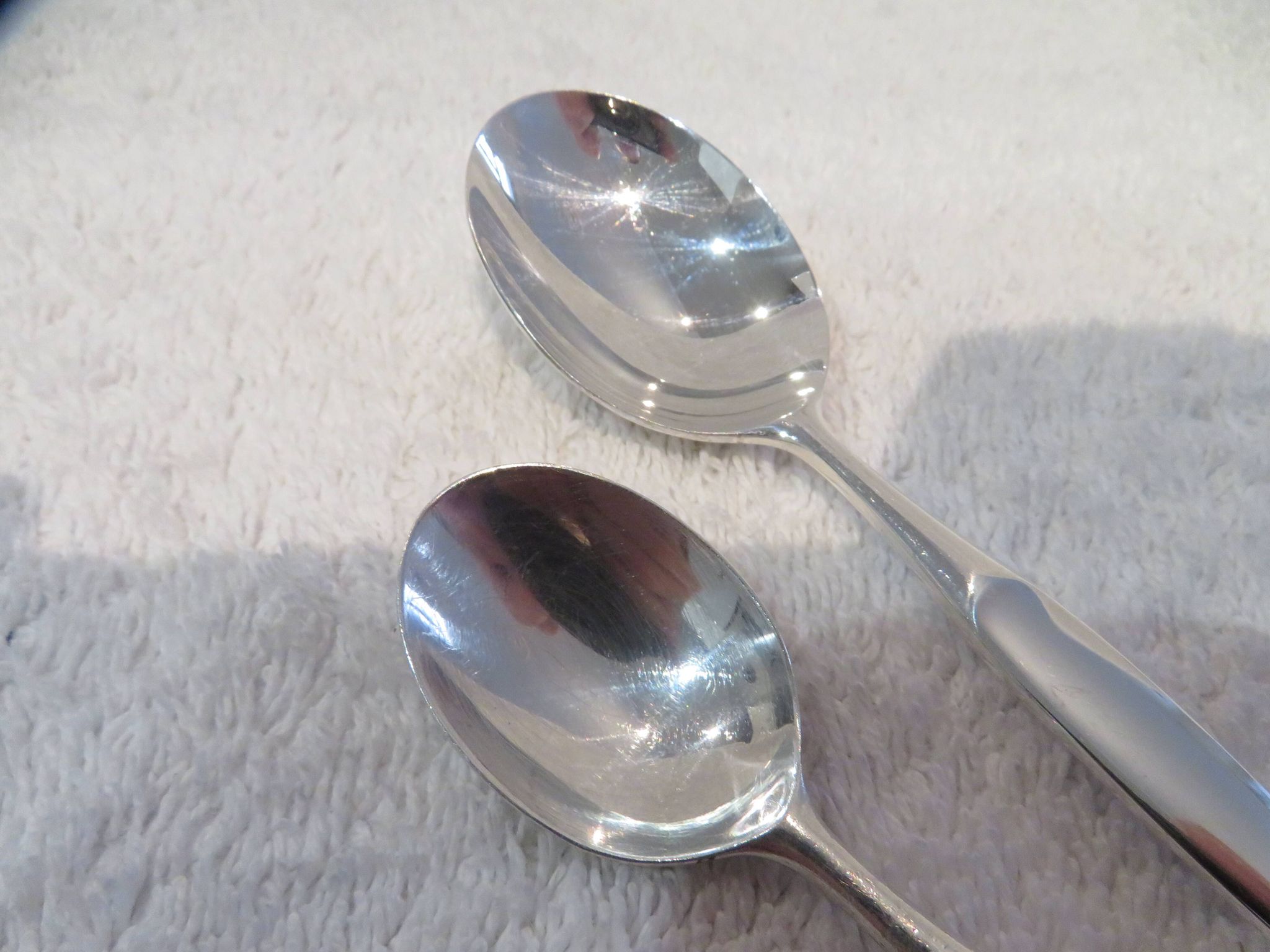 2 Christofle goldsmith mocha and coffee spoons, Duo model, 10 & 13.5cm