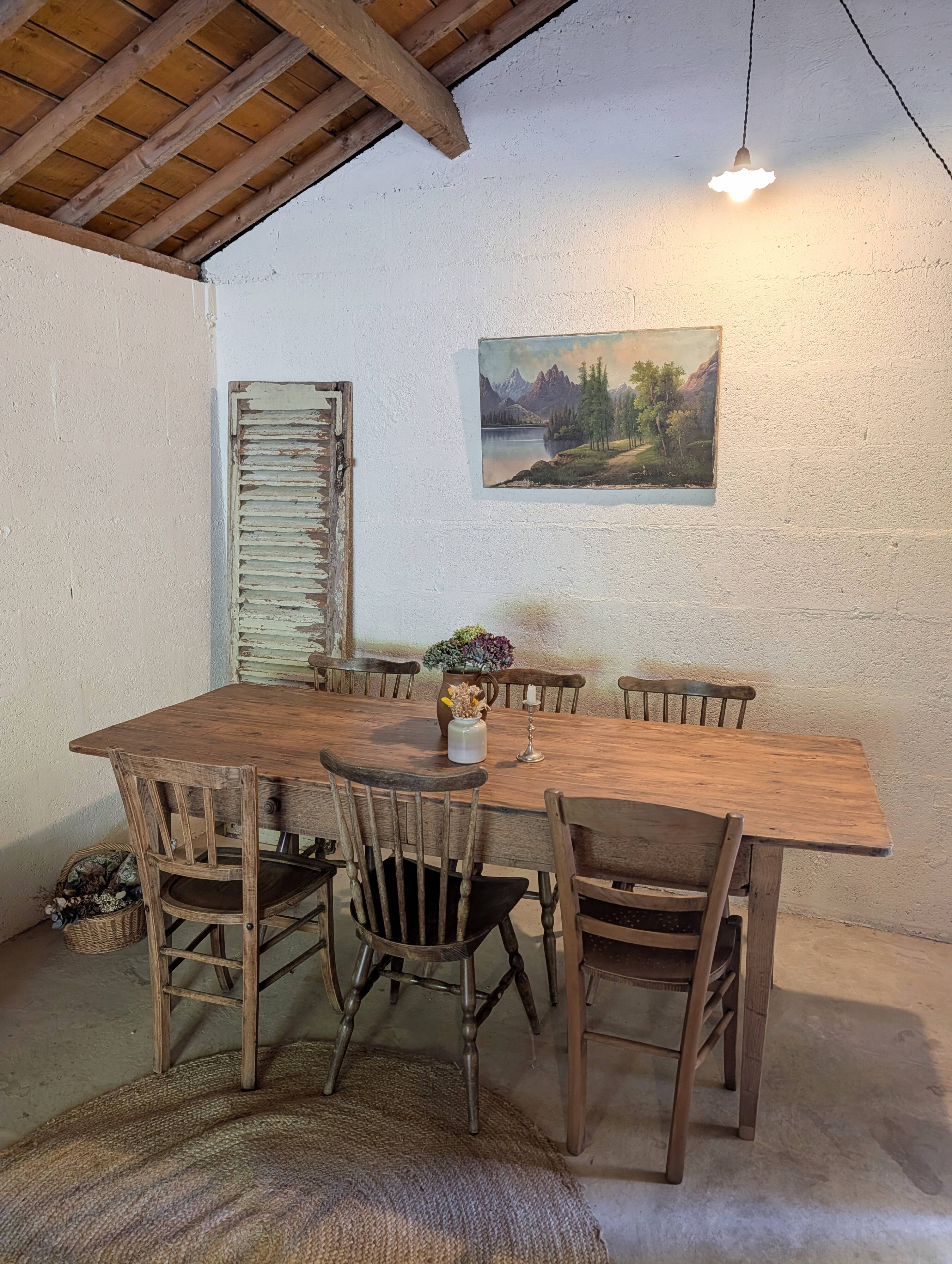 Ancienne table de ferme rénovée