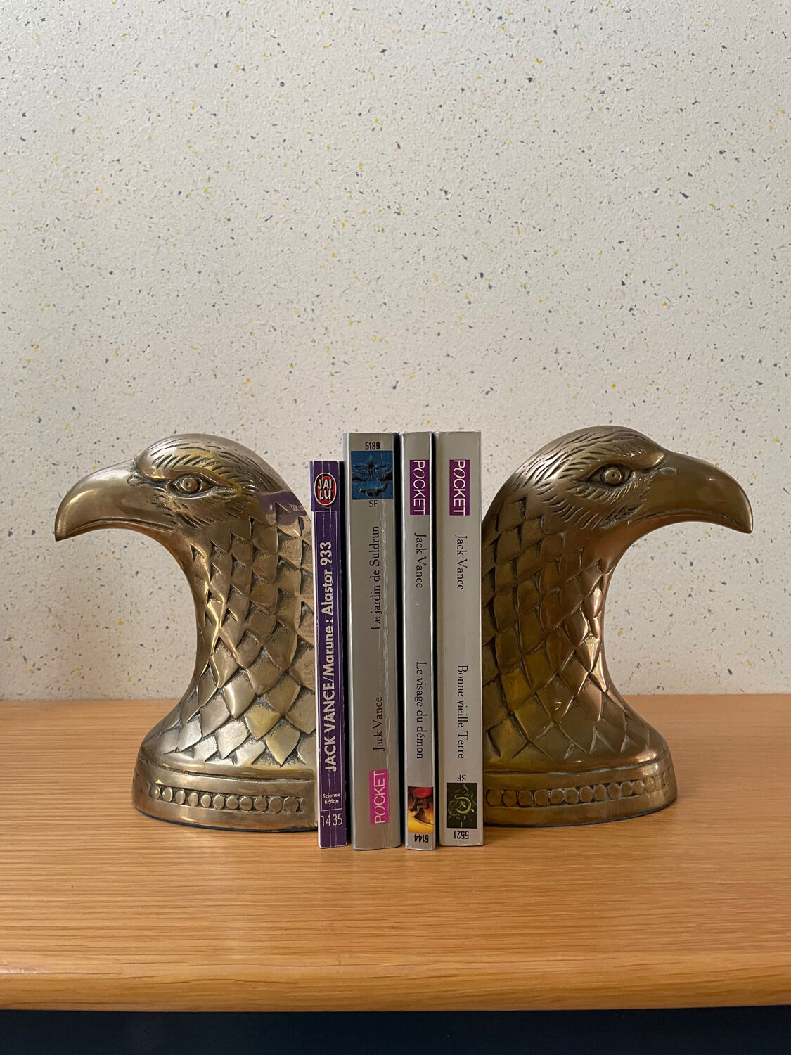 Greenhouse delivered with eagle's head