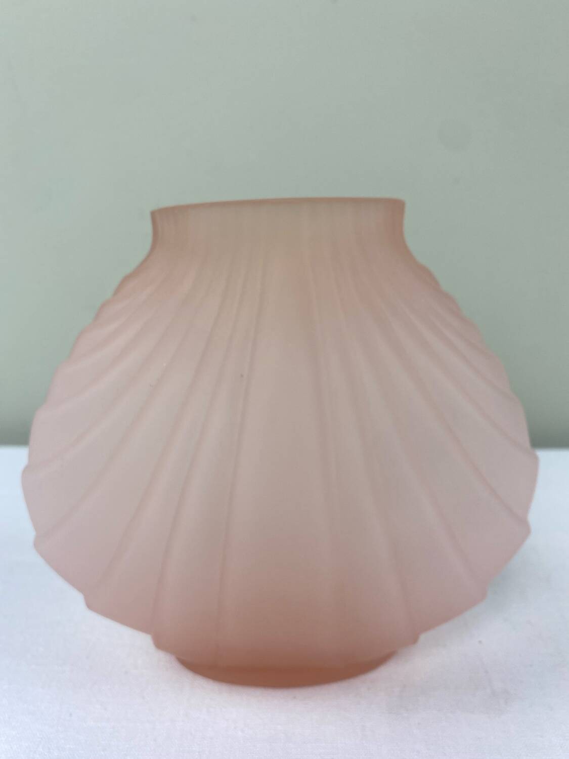 Vase art déco en verre opaque