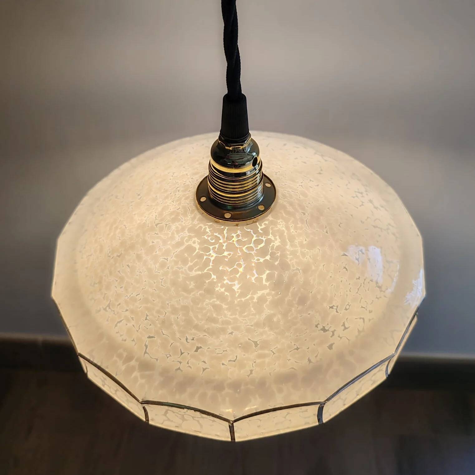 Suspension globe
