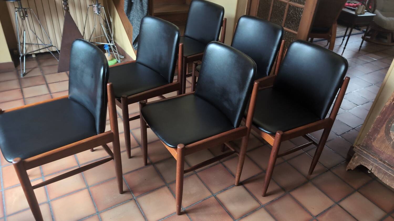 6 Chaises scandinaves teck et simili cuir 1960