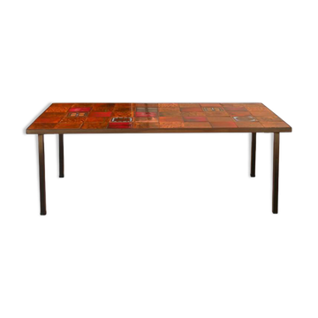 Table basse en céramique de Vallauris ocre et orange et fer noir, attribuée à la marque Roche-Bobois, 1970