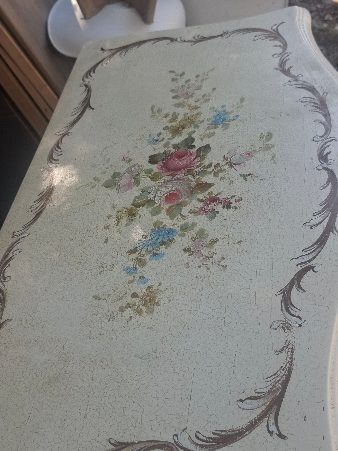 Venetian commode