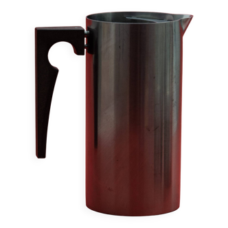 Service carafe with anti-drip spout Arne Jacobsen – Cylinda Line, 1967