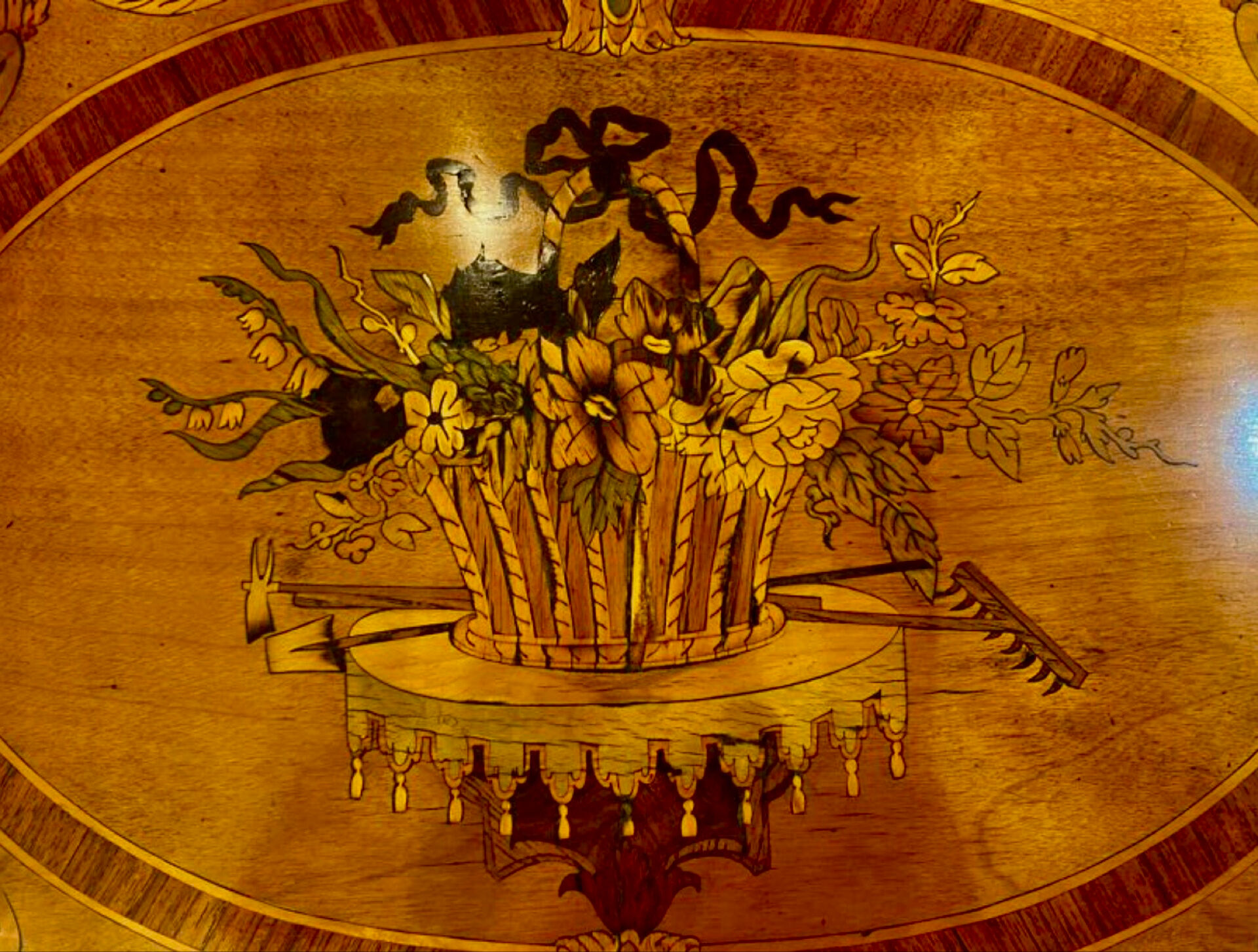 Napoleon III period dressing table (1855) fully inlaid.